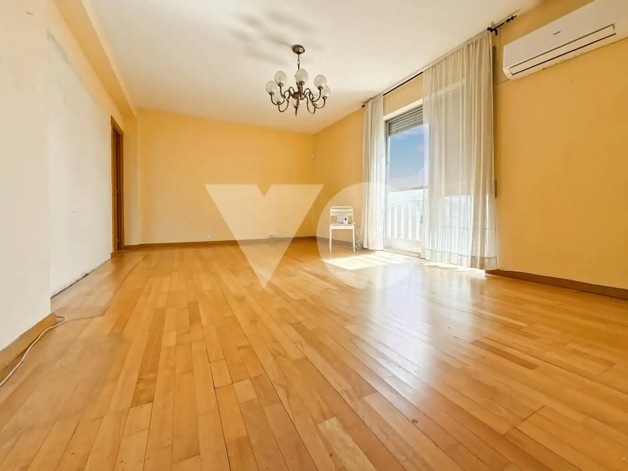 Living room of Flat for sale in Madrid  with Air Conditioner, Heating and Terrace