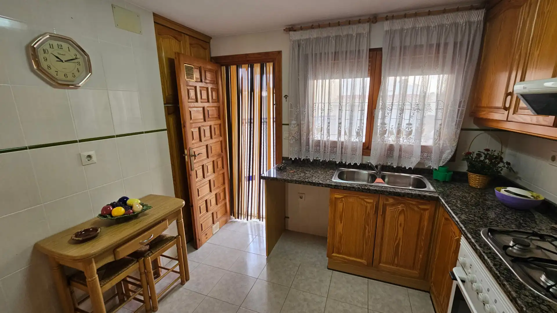 Cuina de Casa adosada de lloguer en El Campello amb Terrassa, Traster i Moblat