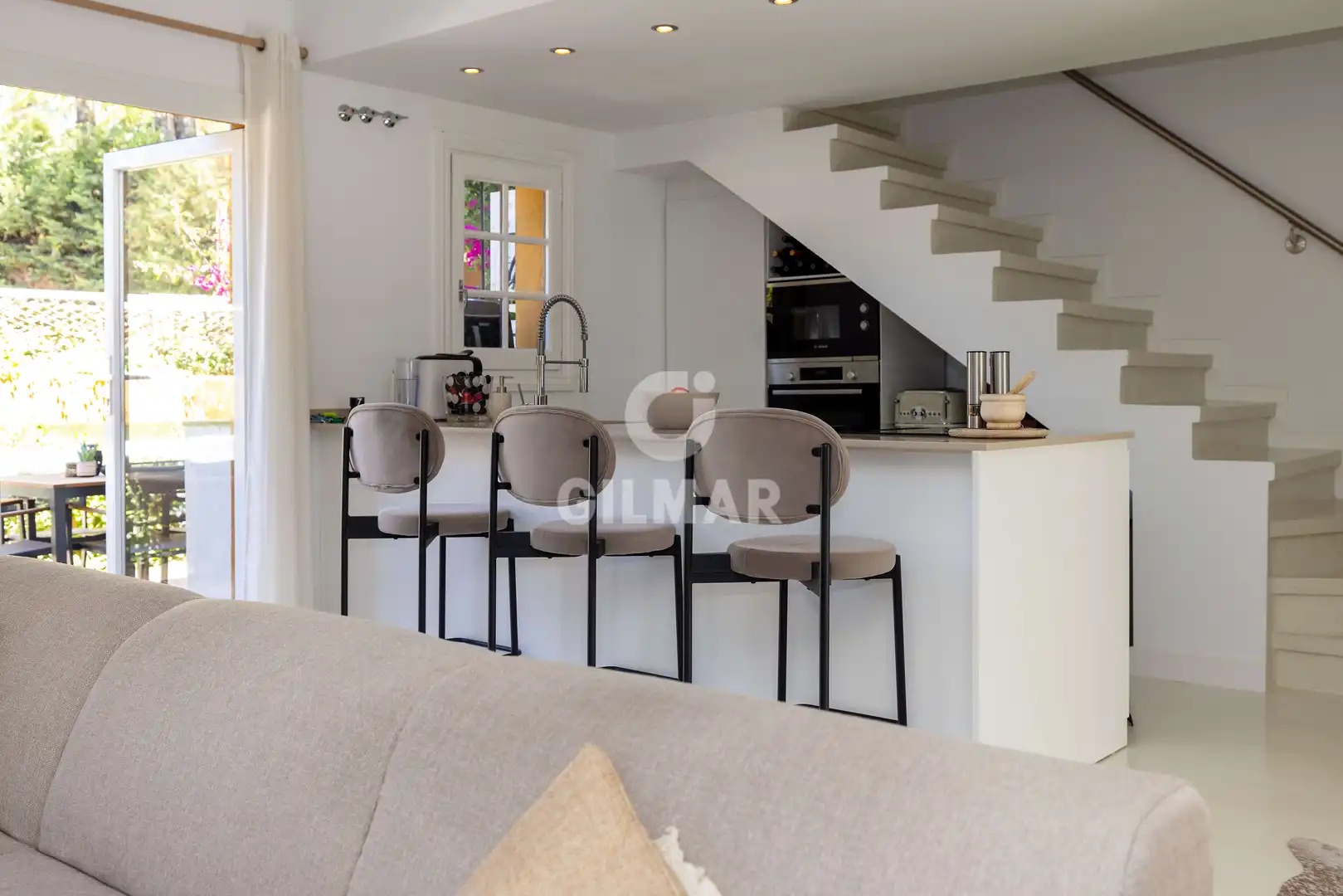 Sala de estar de Casa adosada en venta en Marbella con Calefacción, Piscina y Amueblado