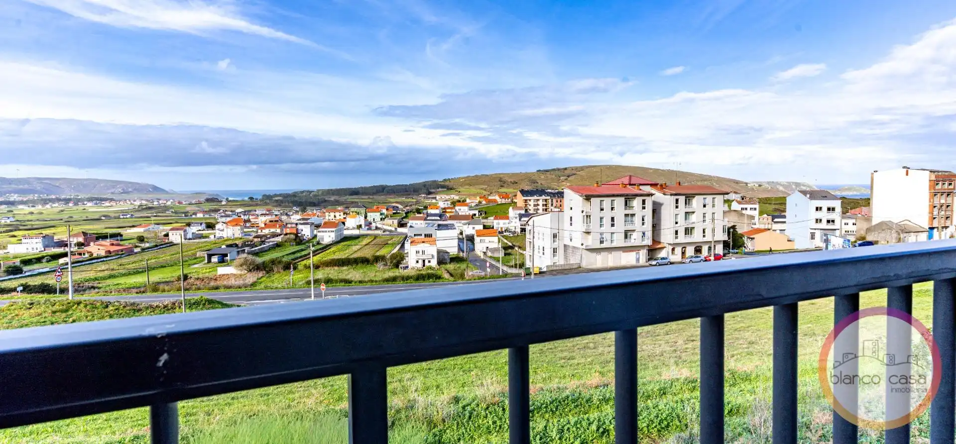 Vista exterior de Casa o xalet en venda en Malpica de Bergantiños amb Calefacció, Terrassa i Traster