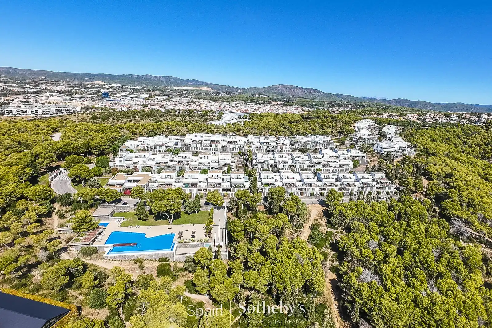 Außenansicht von Wohnungen zum Verkauf in Sant Pere de Ribes mit Klimaanlage, Privatgarten und Terrasse