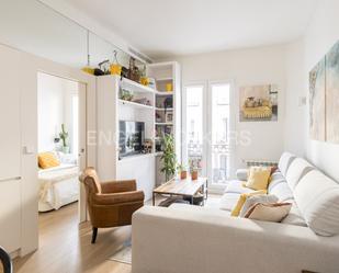 Sala d'estar de Apartament en venda en  Madrid Capital amb Aire condicionat i Calefacció