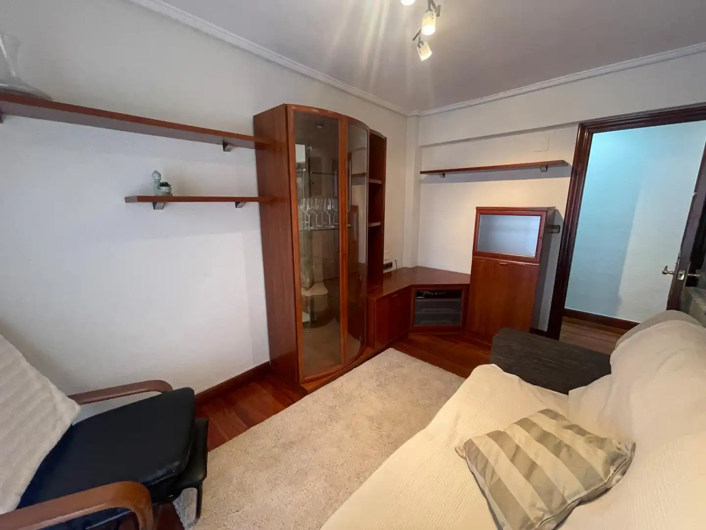 Living room of Flat for sale in Bilbao   with Heating, Terrace and Furnished