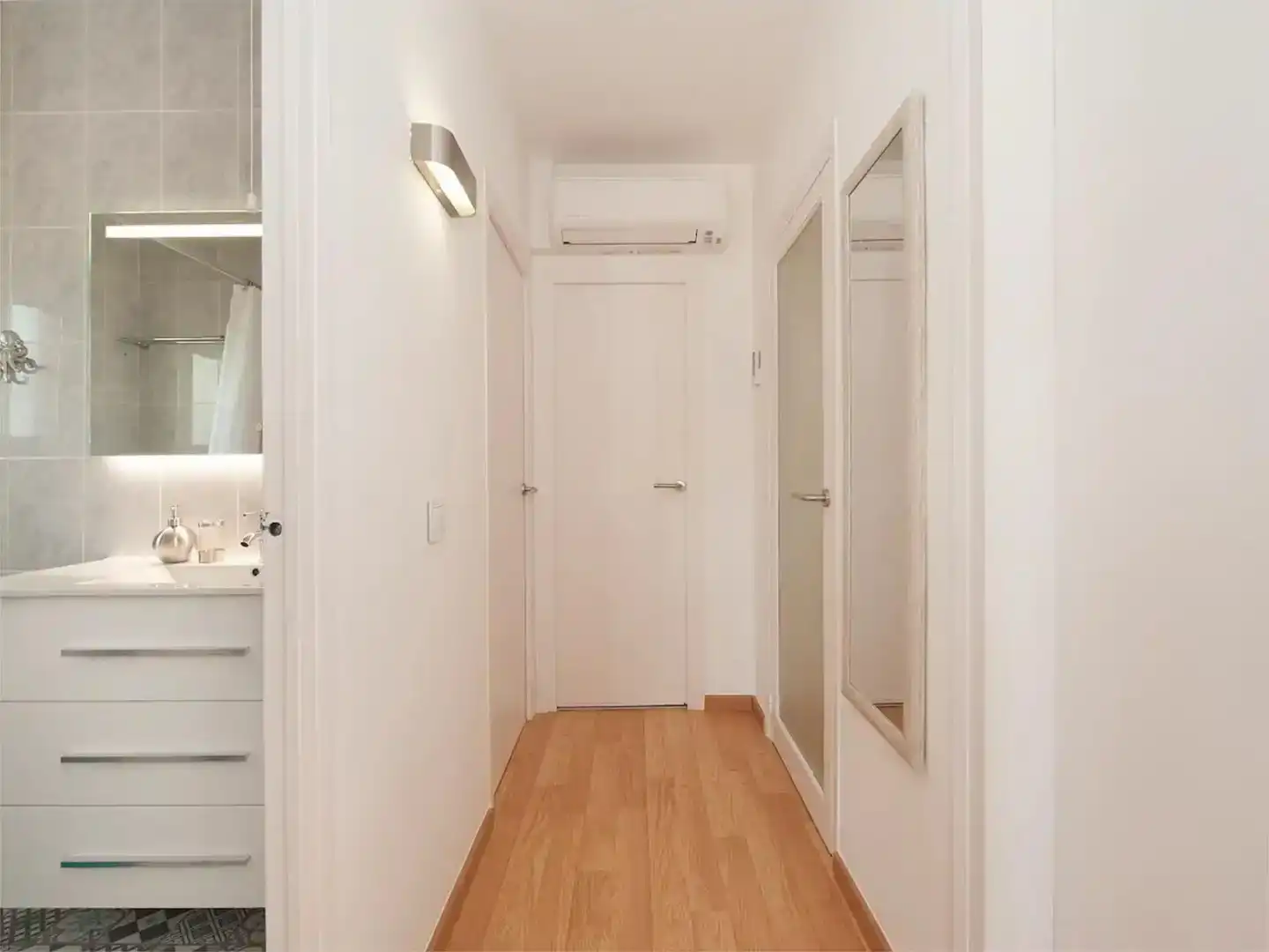 Wohnung zur Miete in Castelldefels mit Klimaanlage, Schwimmbad und Balkon