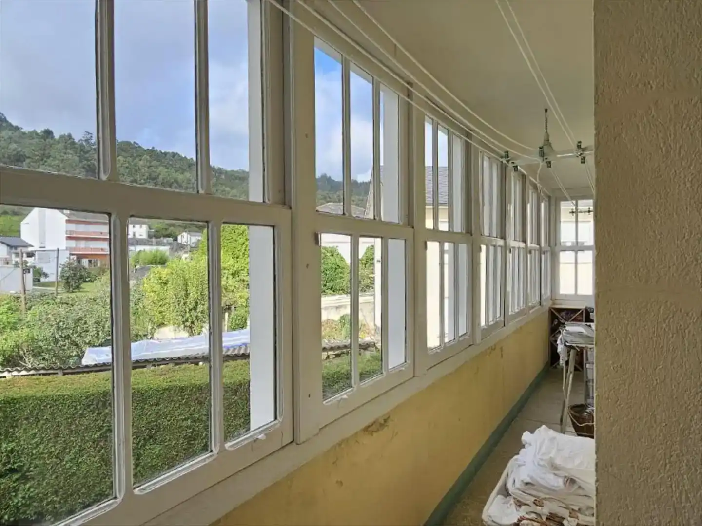 Vista exterior de Casa o xalet en venda en Viveiro amb Jardí privat, Parquet i Moblat