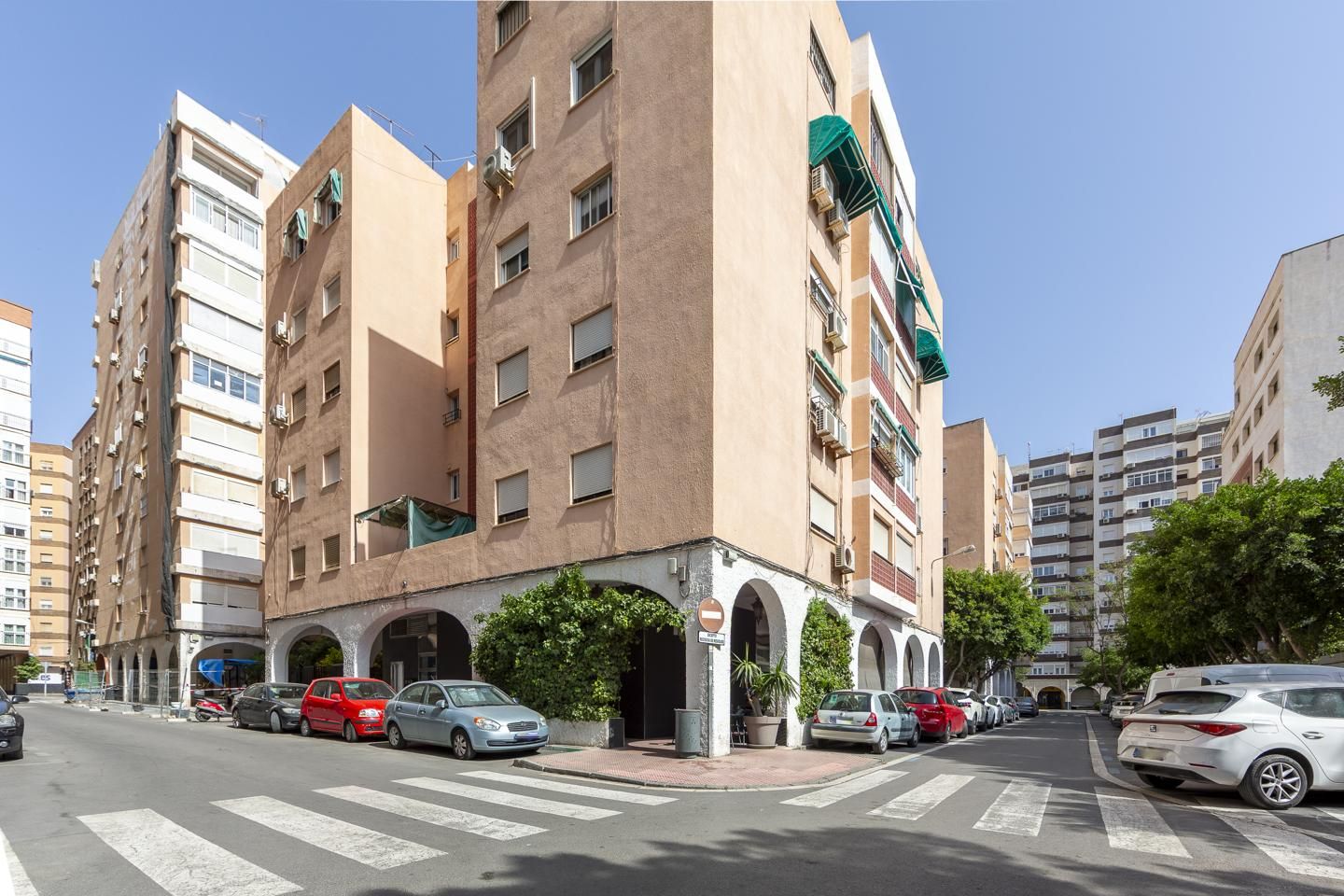 Premises for sale in General Moscardó, Oliveros - Altamira