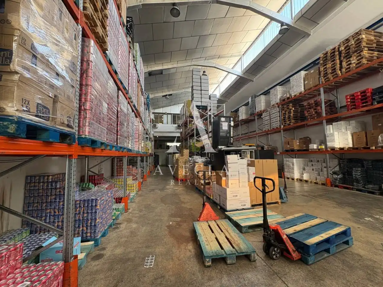 Fabrikhallen zur Miete in Badalona