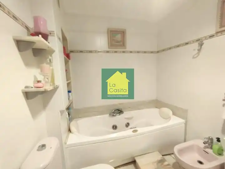 Baño de Piso en venta en Albacete con Jardín privado, Terraza y Trastero