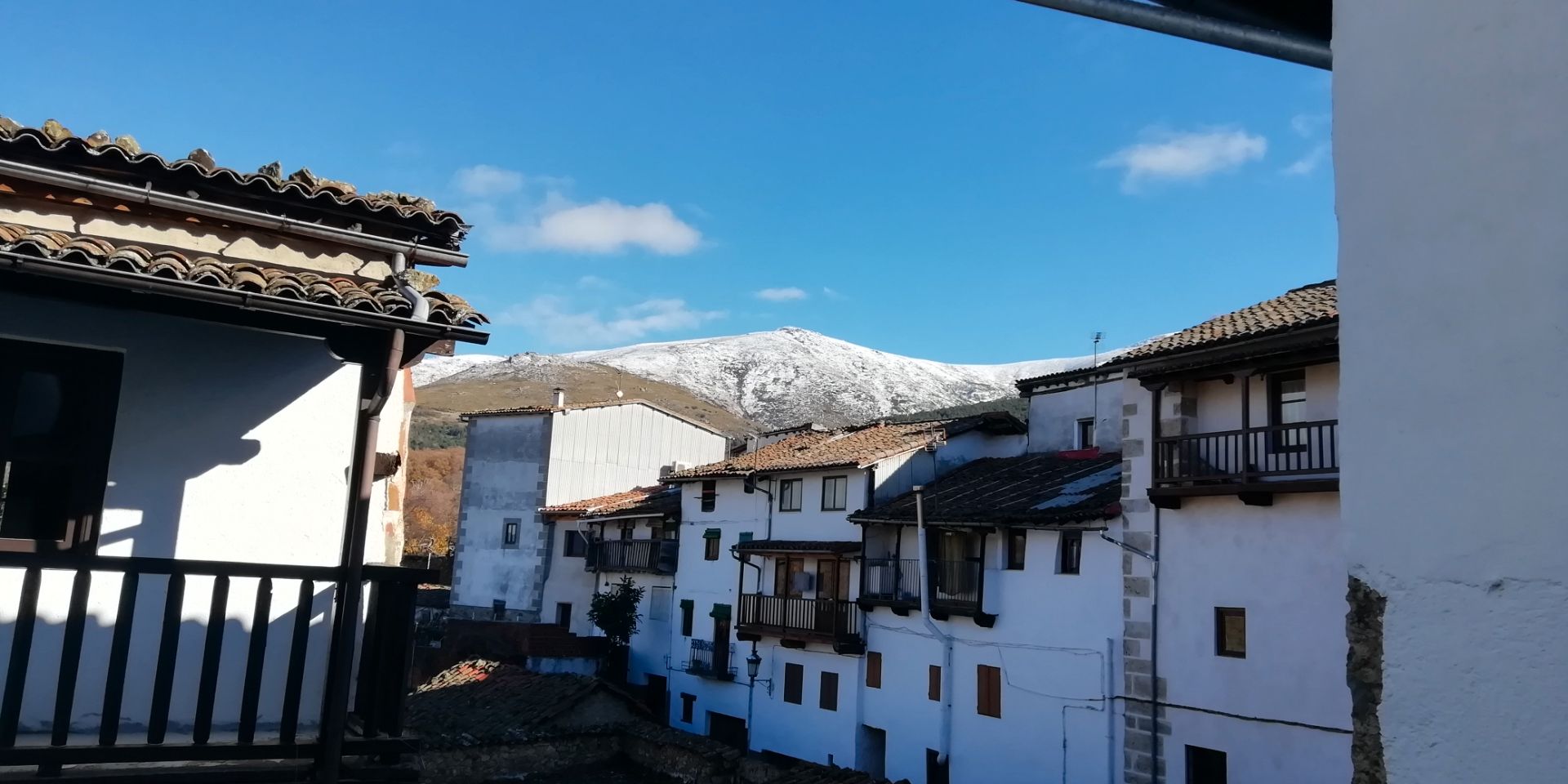 Vista exterior de Finca rústica en venda en Candelario amb Calefacció, Terrassa i Moblat