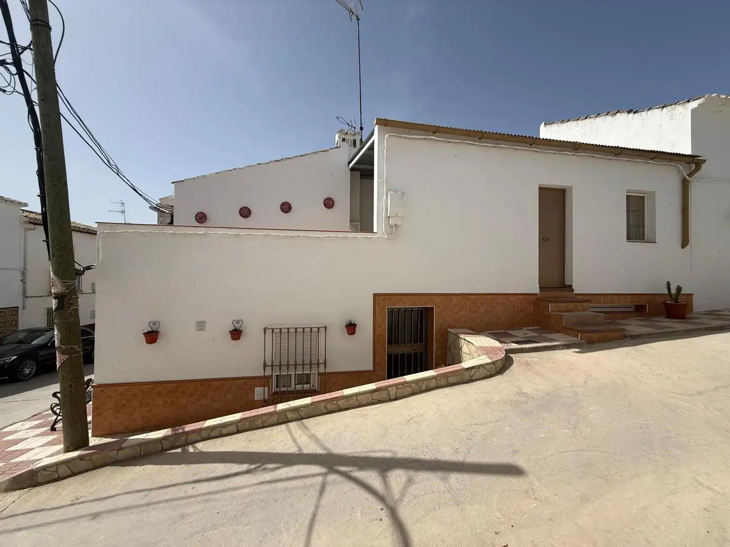 Vista exterior de Casa o xalet en venda en Encinas Reales amb Moblat i Balcó