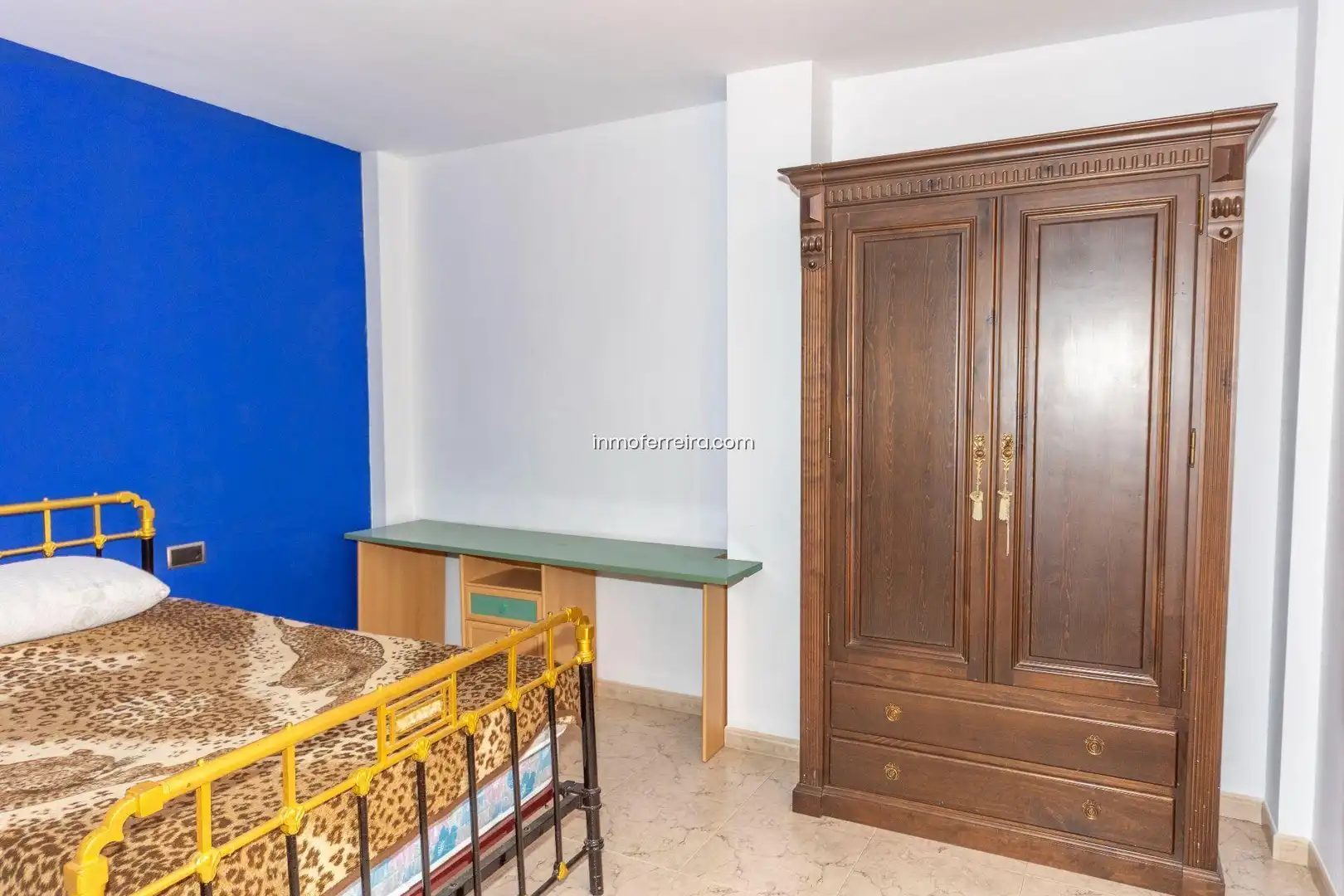 Bedroom of Houses for sale in Darro  with Storage room