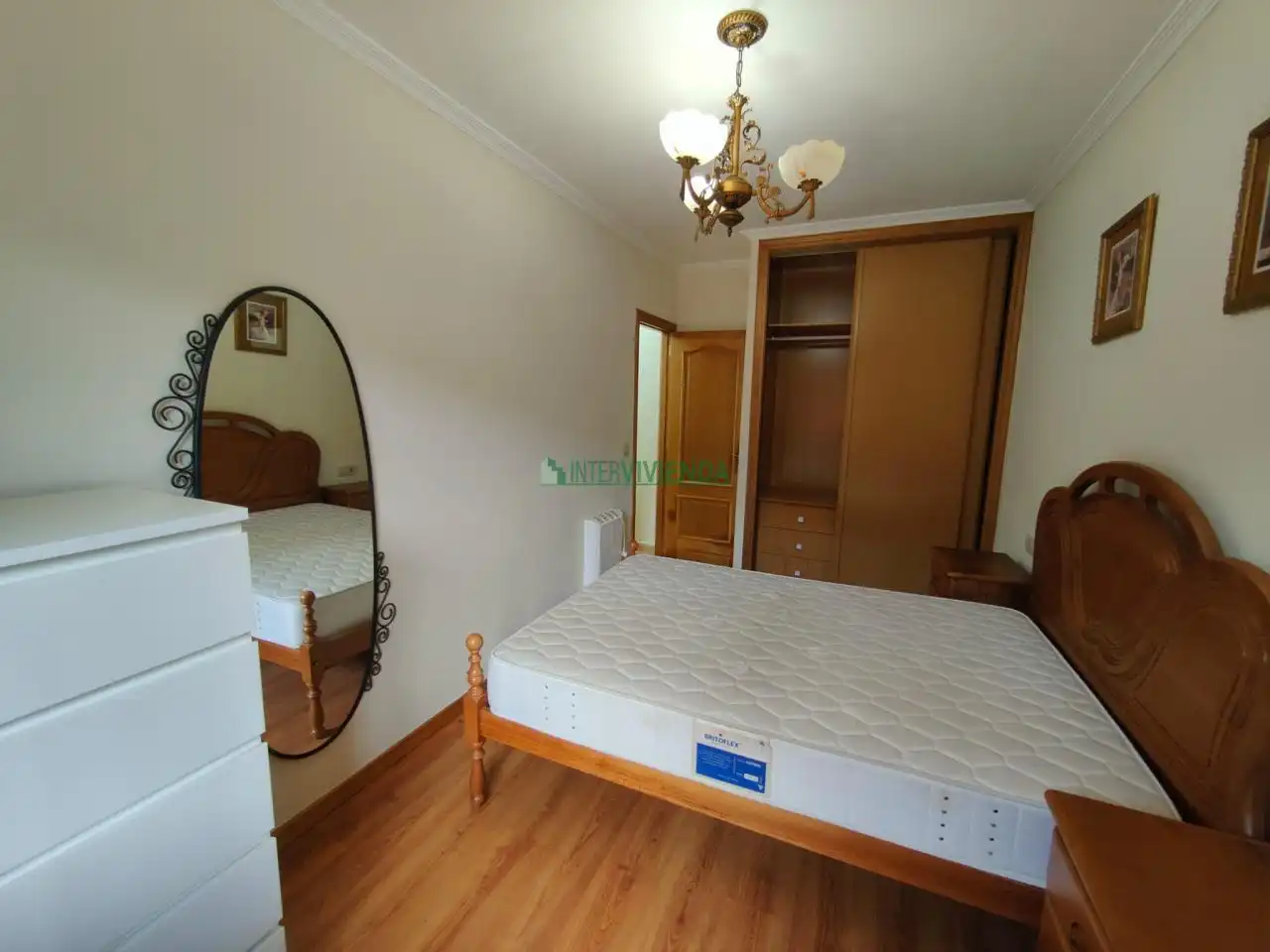 Dormitori de Casa o xalet de lloguer en Redondela amb Calefacció, Jardí privat i Moblat