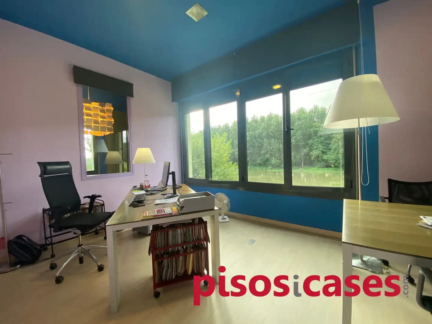 Office for rent in Manlleu  with Air Conditioner