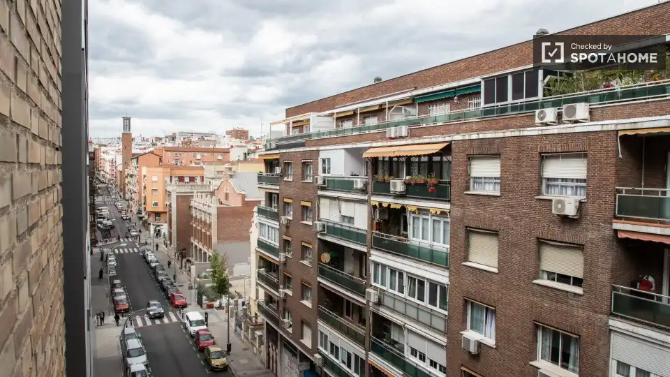 Flat for rent in Adelfas