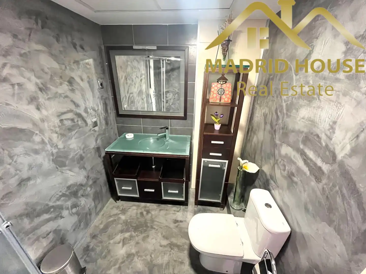 Badezimmer von Wohnung zum Verkauf in Madrid mit Klimaanlage, Heizung und Möbliert