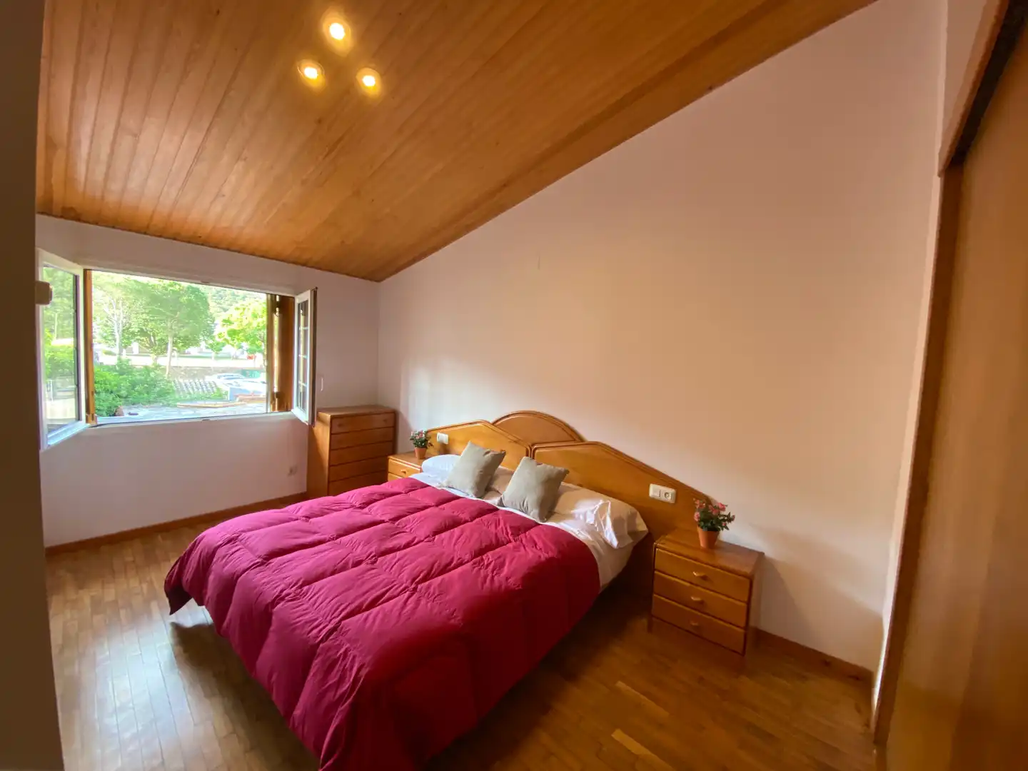 Habitación de Casa adosada en venta en Maçanet de Cabrenys con Calefacción, Amueblado y Balcón
