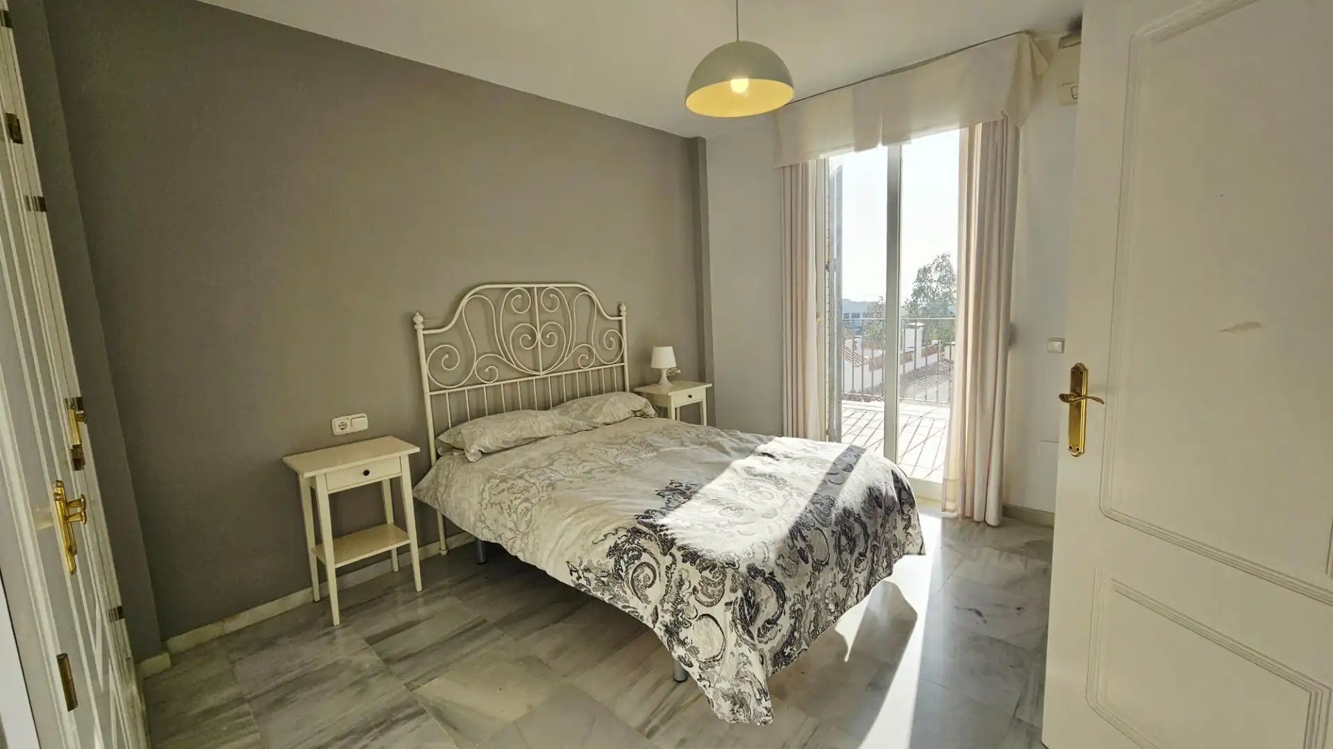 Dormitori de Casa adosada en venda en Benalmádena amb Aire condicionat, Jardí privat i Terrassa