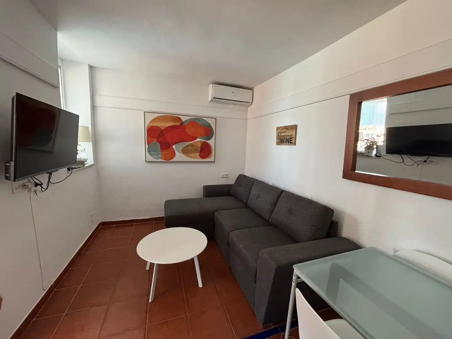 Sala d'estar de Apartament en venda en Fuengirola amb Aire condicionat, Terrassa i Moblat