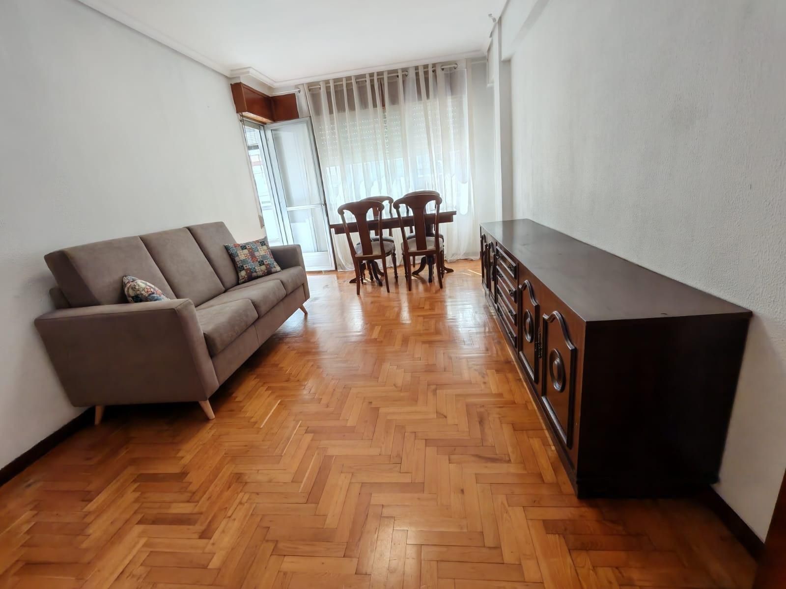 Living room of Flat to rent in Vigo   with Terrace and Storage room