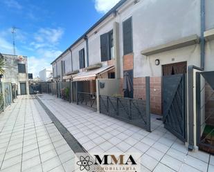 Vista exterior de Casa adosada en venda en Isla Cristina amb Terrassa i Moblat