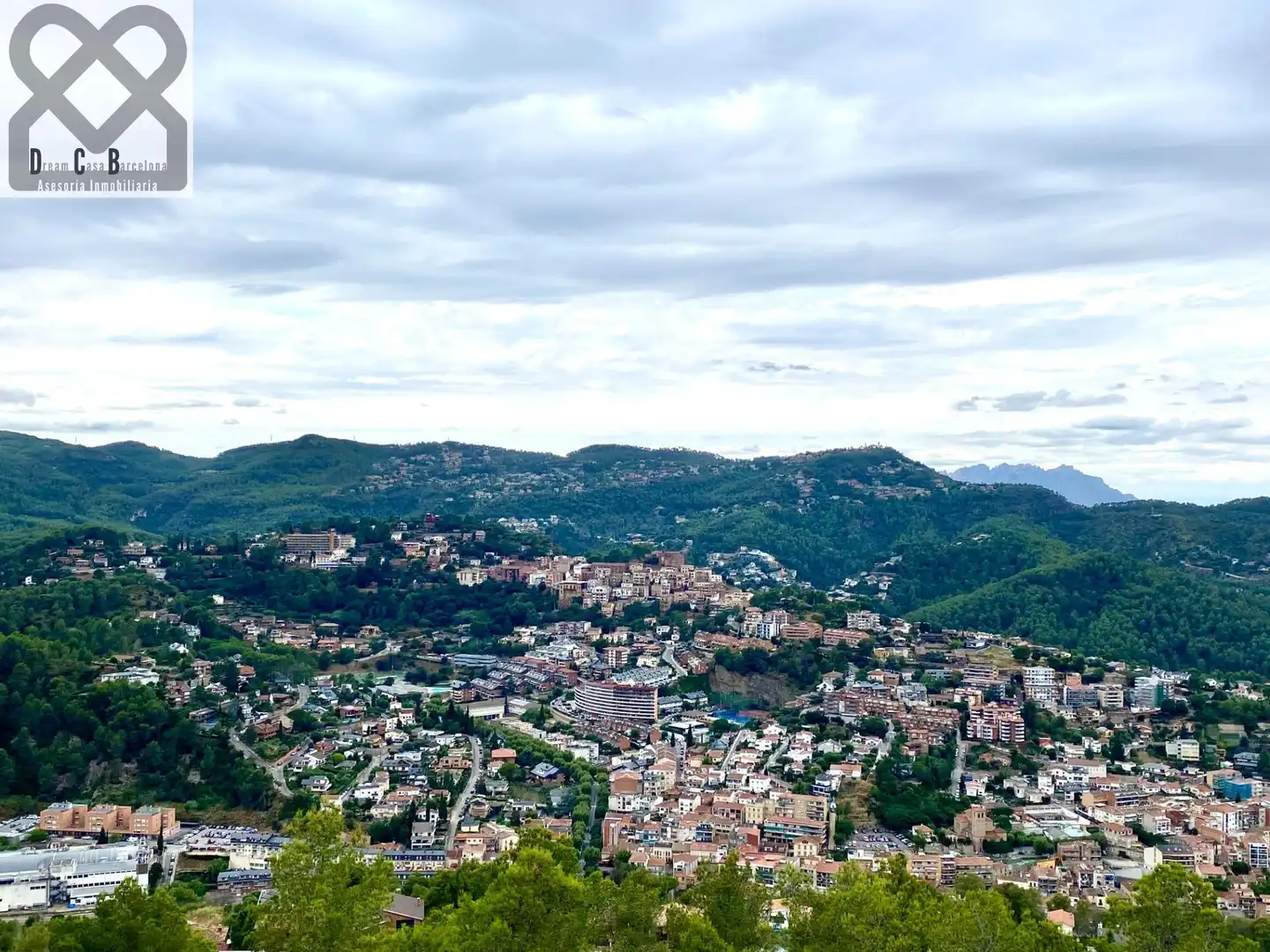 Vista exterior de Casa o chalet en venta en Corbera de Llobregat con Calefacción, Jardín privado y Terraza