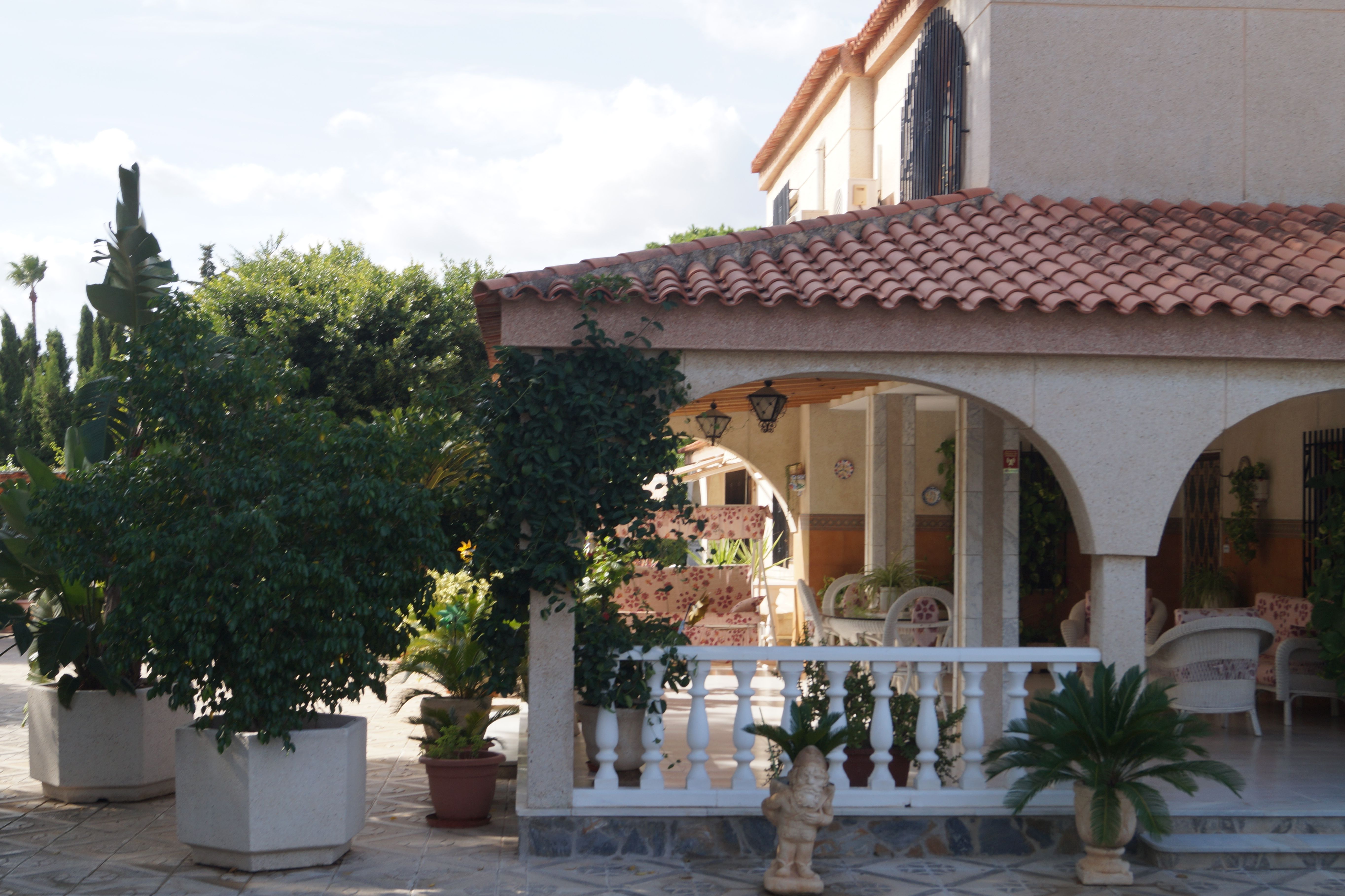 Vista exterior de Casa o xalet en venda en Elche / Elx amb Aire condicionat, Calefacció i Jardí privat