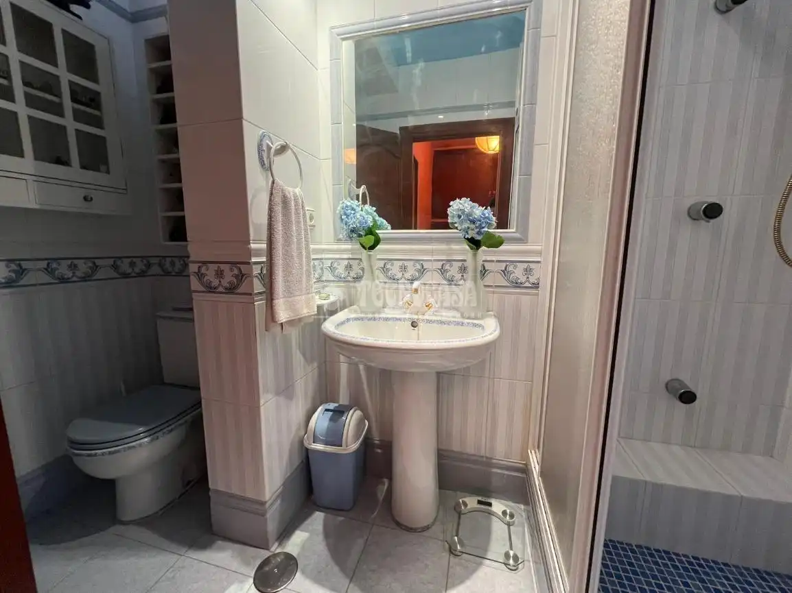 Baño de Casa adosada en venta en Linares con Aire acondicionado y Calefacción