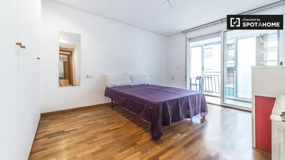 Habitación de Piso de alquiler en Valencia con Aire acondicionado, Calefacción y Amueblado