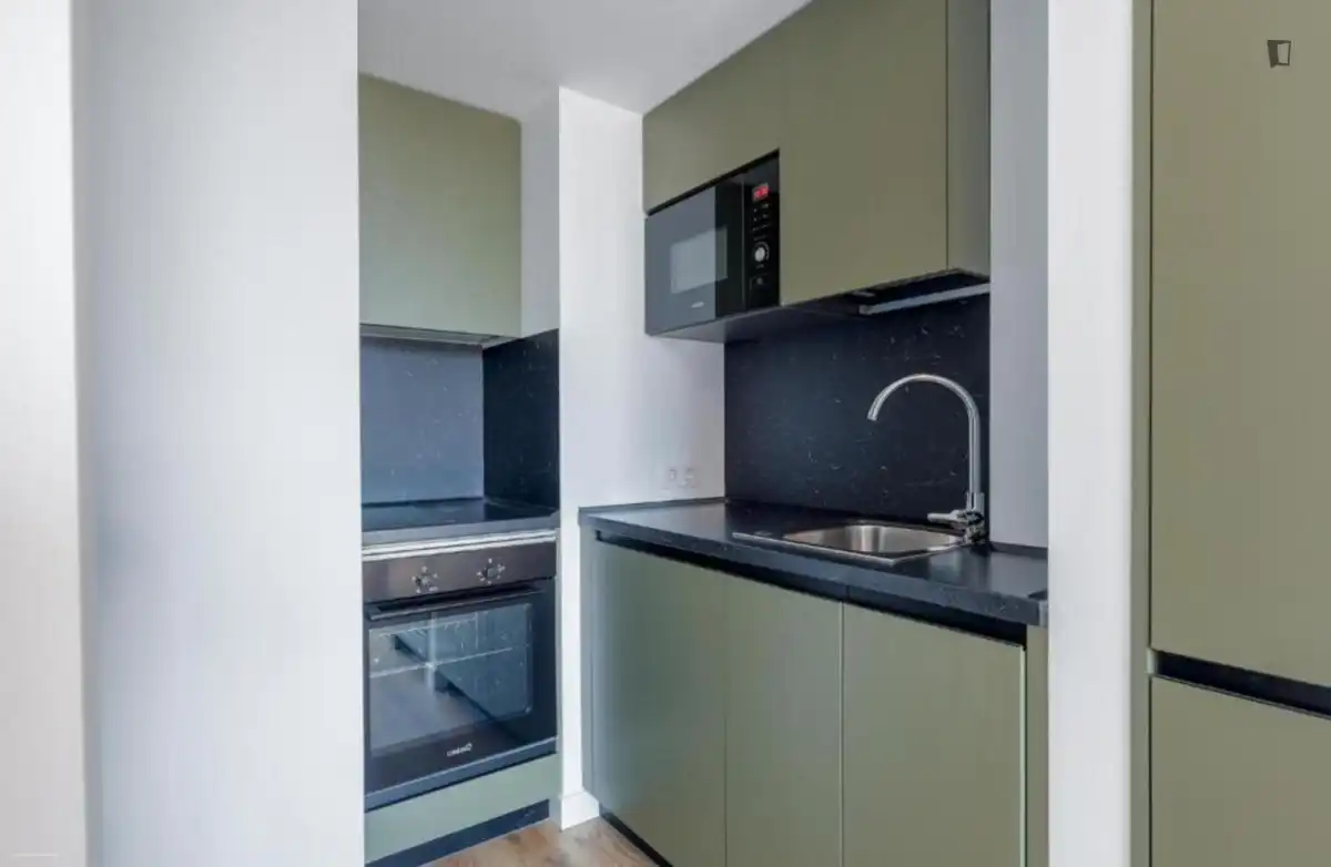 Cocina de Estudio de alquiler en Madrid con Aire acondicionado, Calefacción y Amueblado