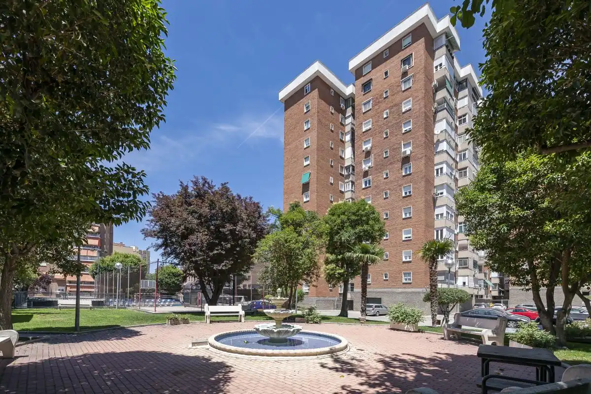 Vista exterior de Piso en venta en Madrid con Calefacción, Jardín privado y Terraza