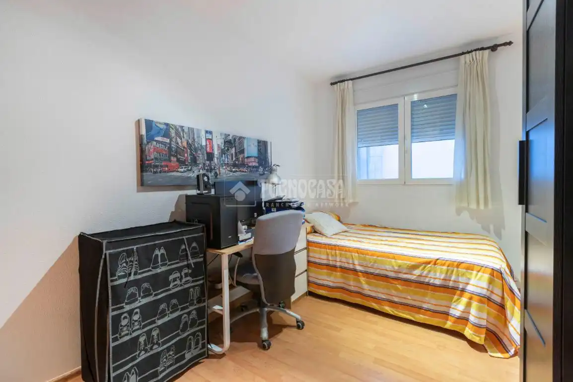 Bedroom of Flat for sale in Valencia