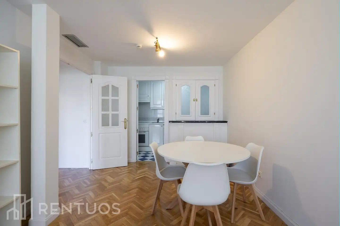 Comedor de Piso de alquiler en Madrid con Aire acondicionado, Parquet y Amueblado