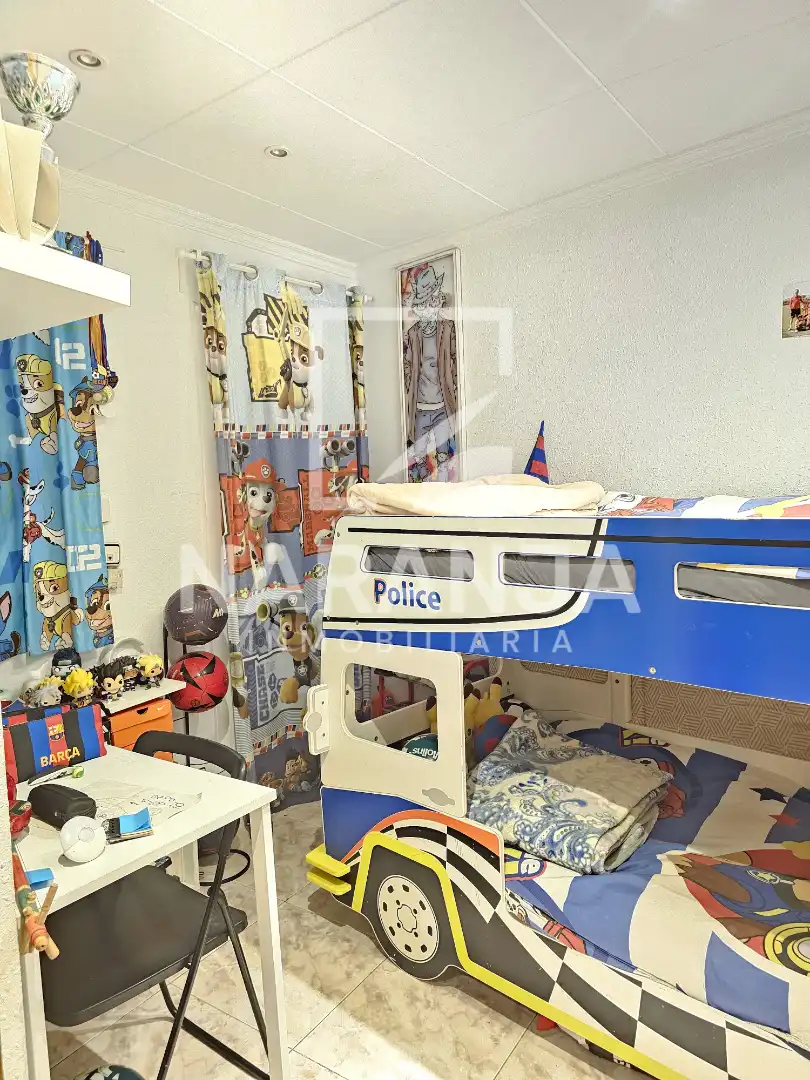 Bedroom of Flat for sale in Barcelona