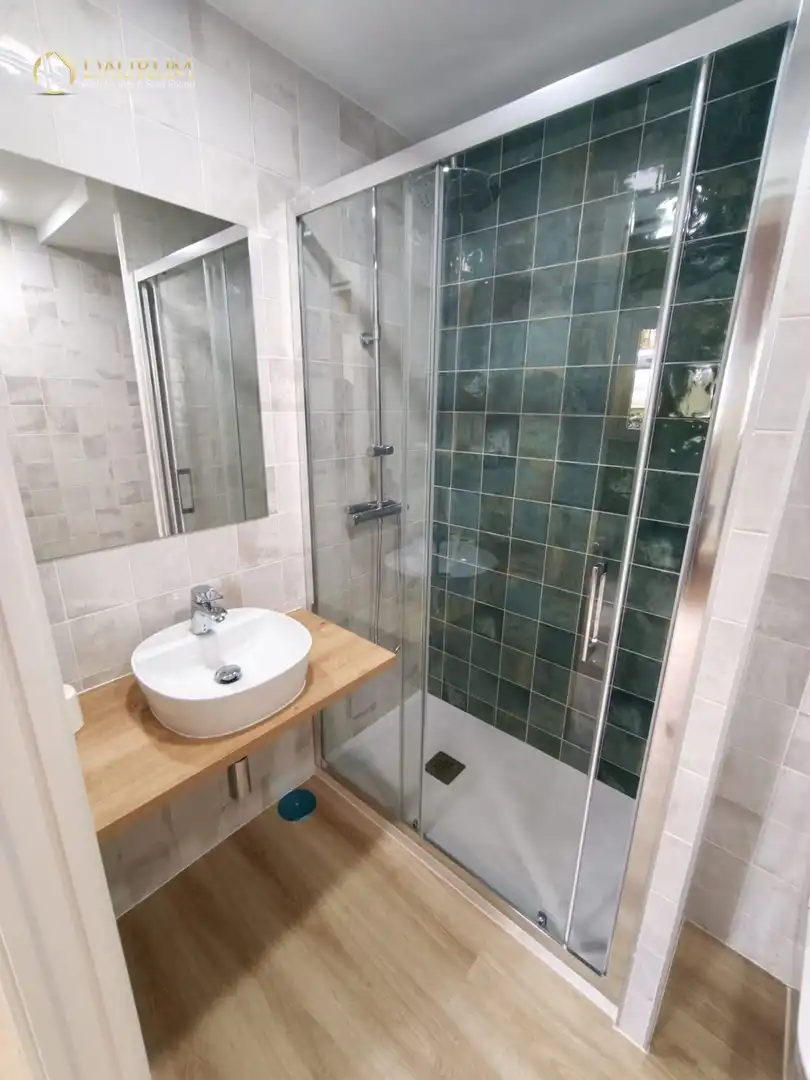 Badezimmer von Wohnung zum Verkauf in Madrid mit Klimaanlage und Heizung