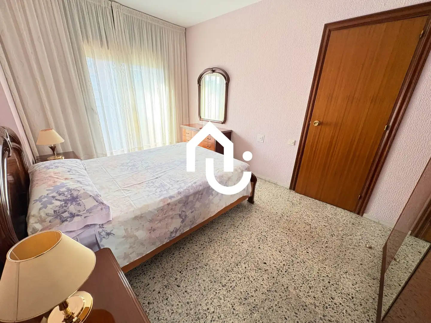 Habitación de Piso en venta en Santa Coloma de Gramenet con Terraza