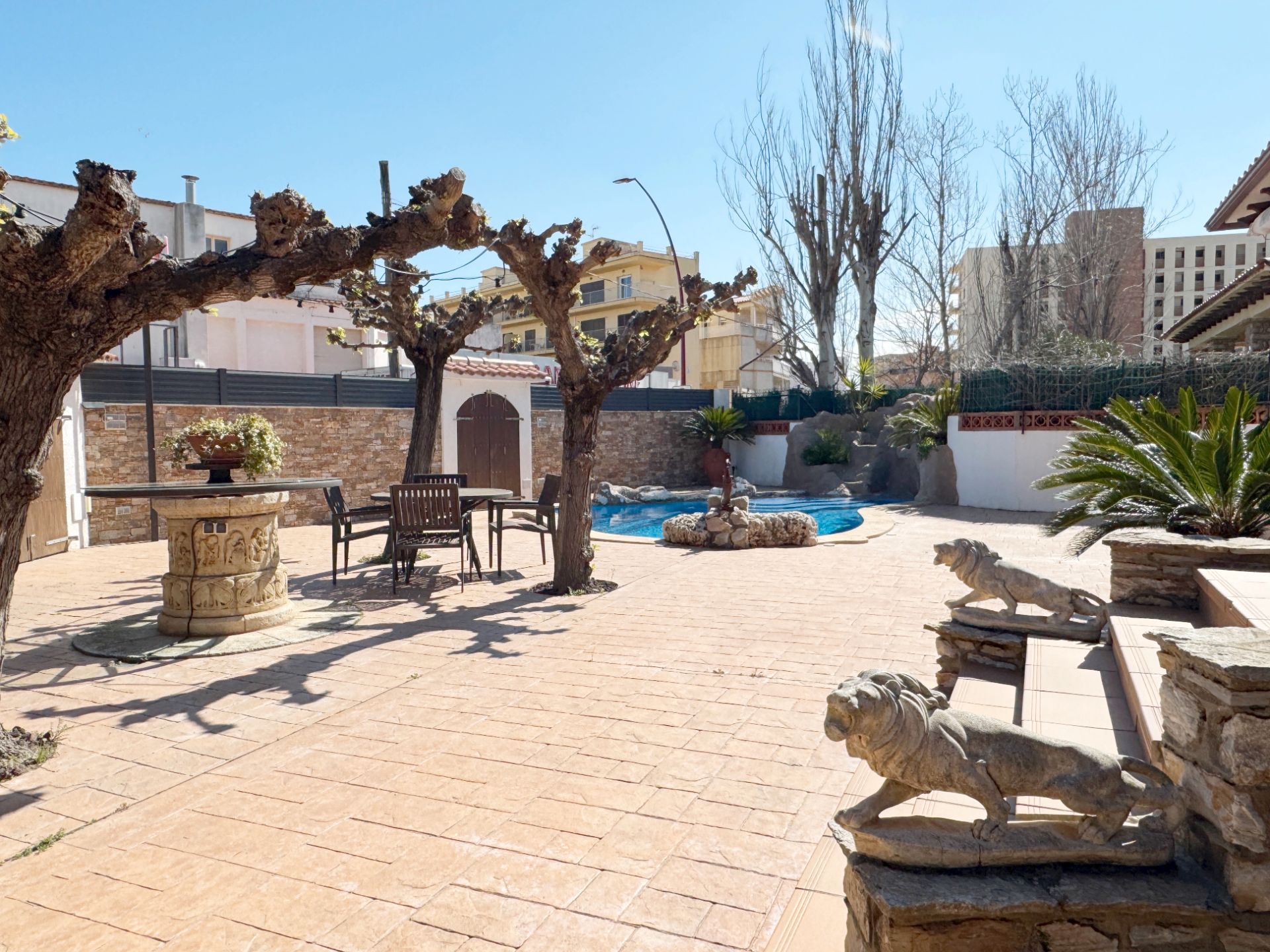 Terrassa de Casa o xalet en venda en L'Escala amb Calefacció, Jardí privat i Piscina