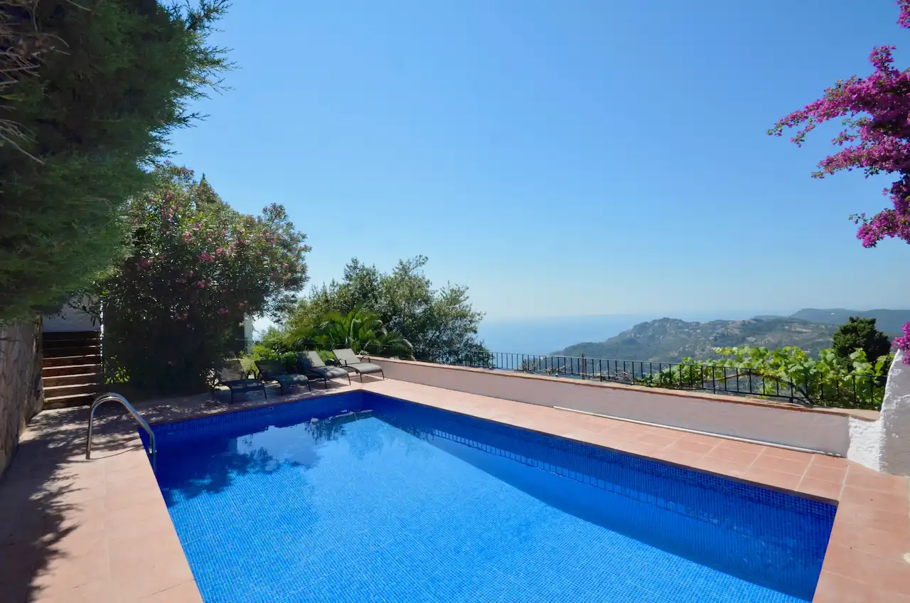 Detached house with pool for sale in Carrer Petunies, imagen 5