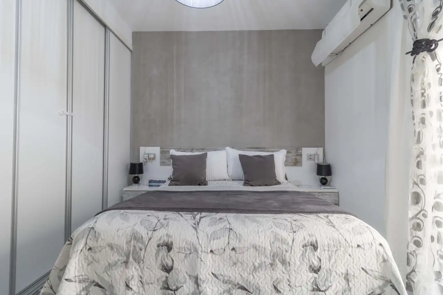 Bedroom of Flat for sale in Sevilla  with Air Conditioner, Storage room and Balcony