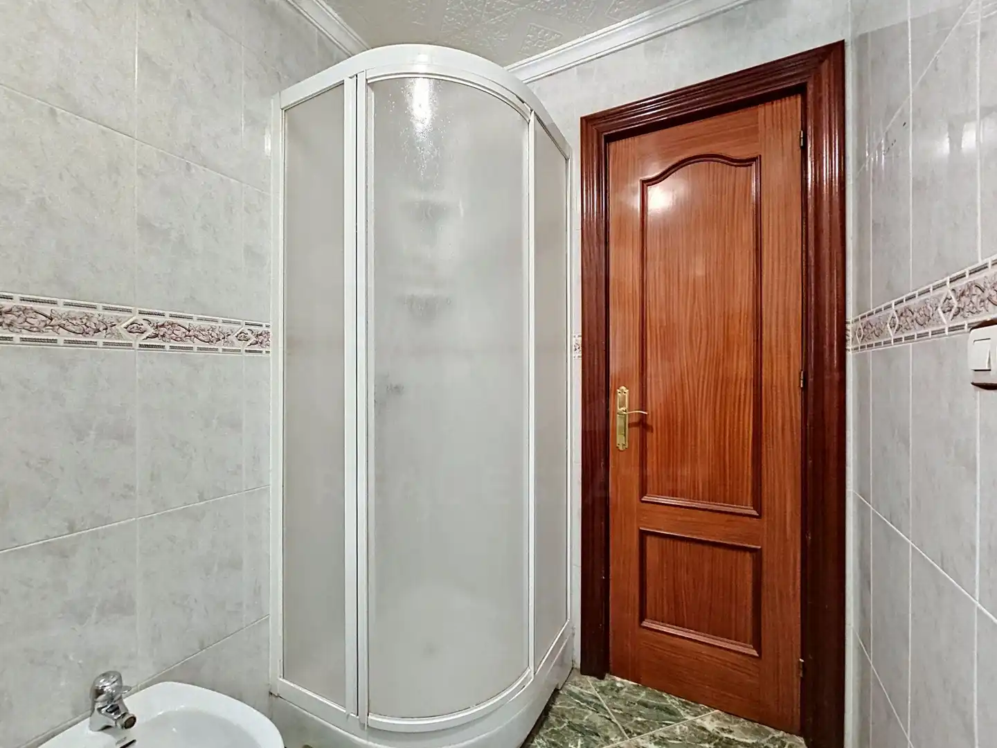 Bathroom of Flat for sale in Granada  with Heating