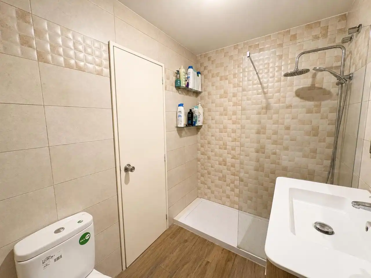 Bathroom of Ground floor for sale in Cáceres  with Air Conditioner and Terrace