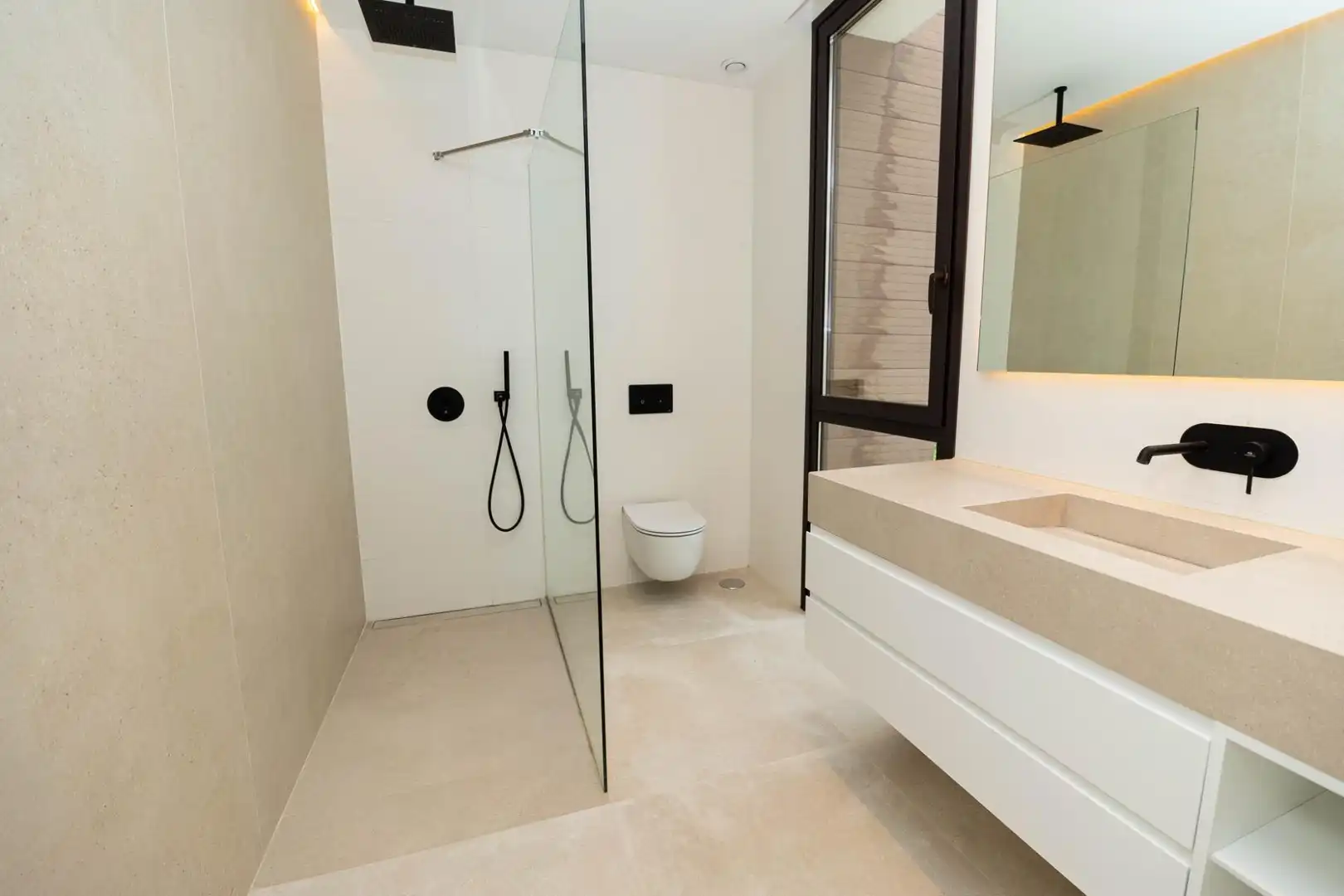 Baño de Casa o chalet en venta en Marbella con Aire acondicionado, Jardín privado y Terraza