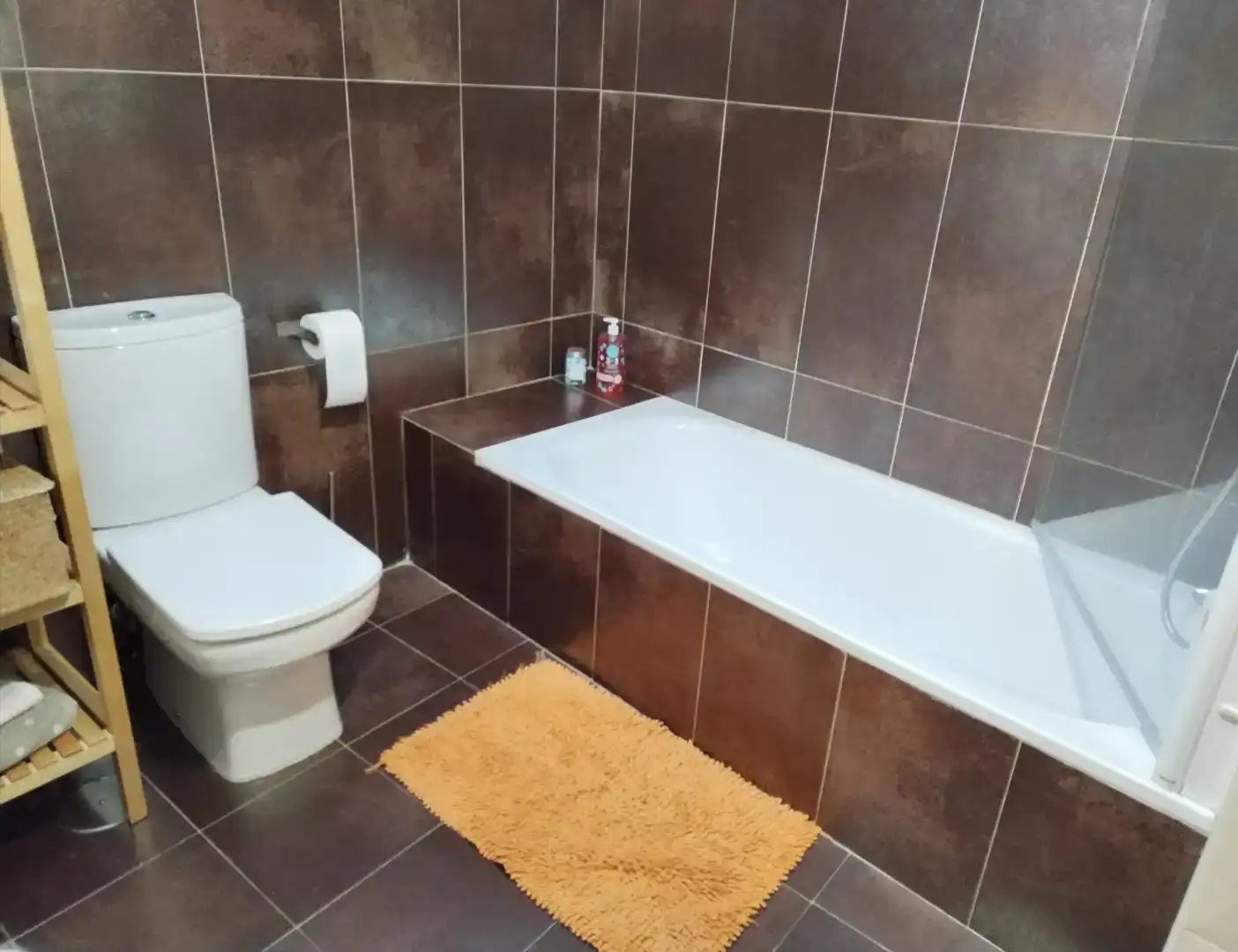 Bathroom of Flat for rent in La Hiniesta   with Storage room, Swimming Pool and Furnished