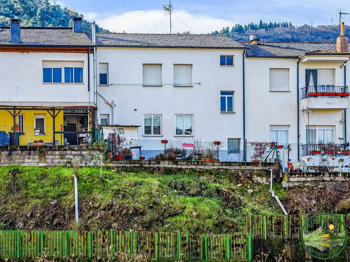 Vista exterior de Casa o chalet en venta en Ponferrada con Calefacción, Jardín privado y Terraza