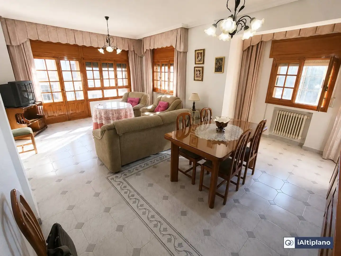 Comedor de Piso en venta en Baza con Calefacción, Terraza y Trastero