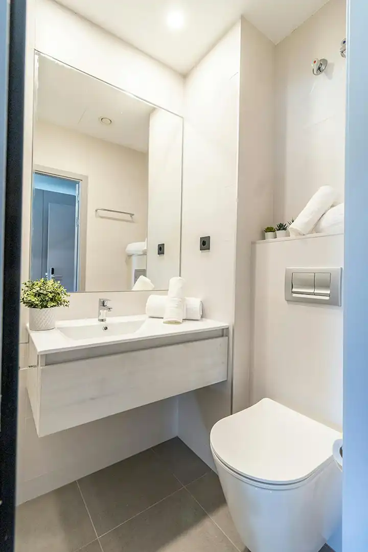 Badezimmer von Wohnung zur Miete in Sevilla mit Klimaanlage