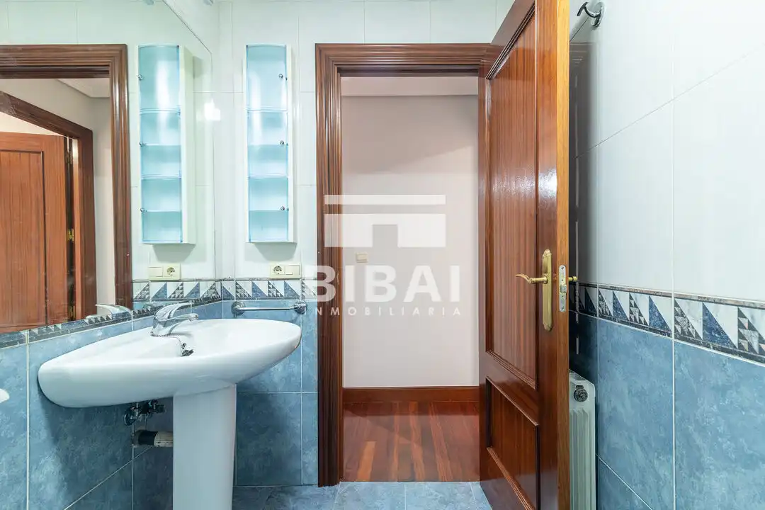 Baño de Piso en venta en Arrasate / Mondragón con Calefacción