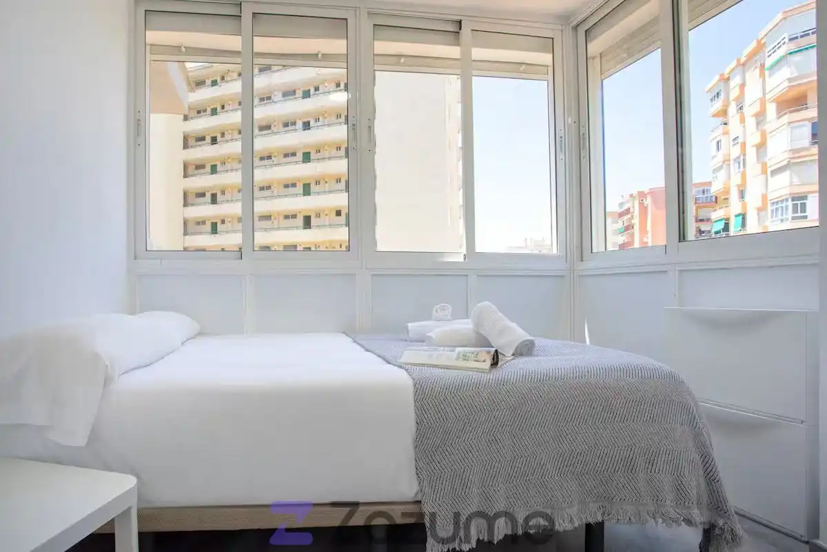 Habitación de Piso de alquiler en Fuengirola con Aire acondicionado, Parquet y Piscina