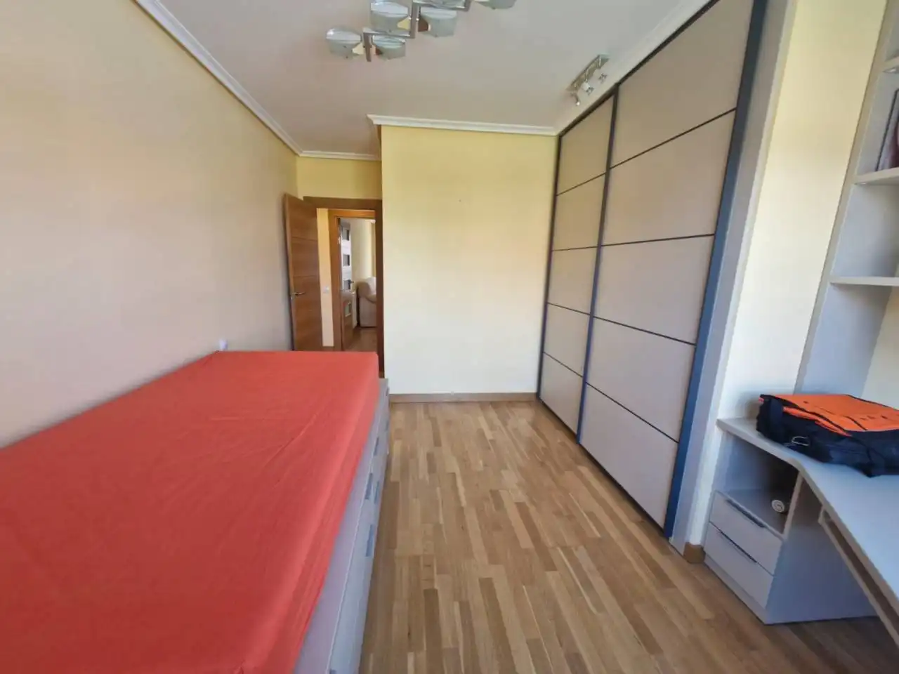 Habitación de Piso de alquiler en  Logroño con Calefacción, Parquet y Terraza