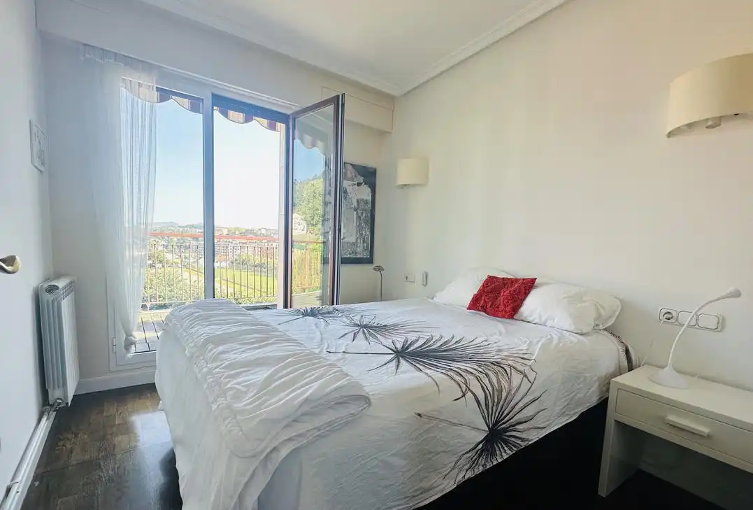 Bedroom of Flat for rent in Donostia - San Sebastián   with Heating, Parquet flooring and Terrace
