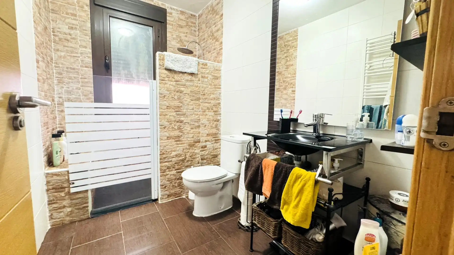 Bany de Casa o xalet en venda en Cedillo del Condado amb Aire condicionat, Calefacció i Jardí privat